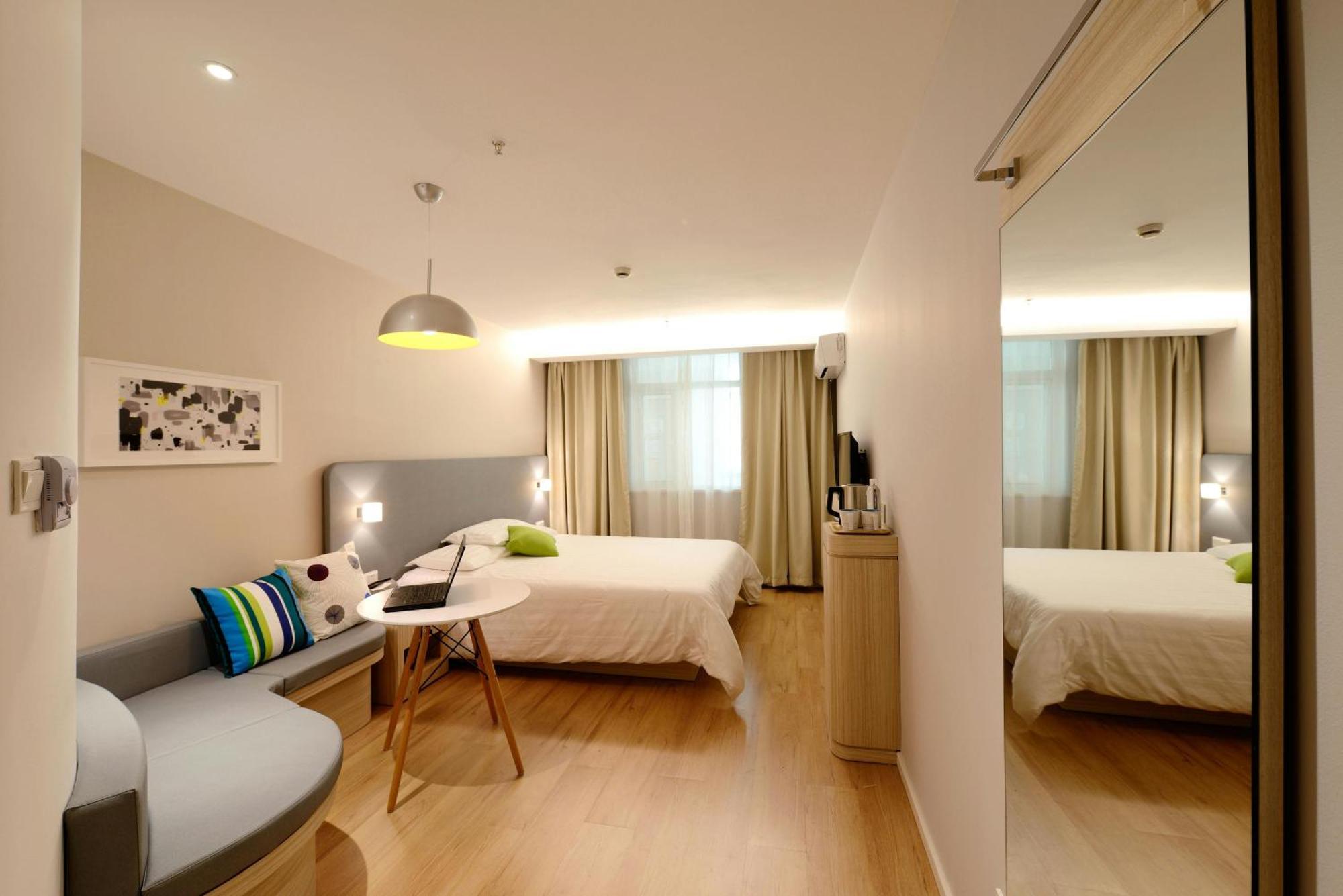 Krone A Family Near Igi Airport Delhi Hotel 4*